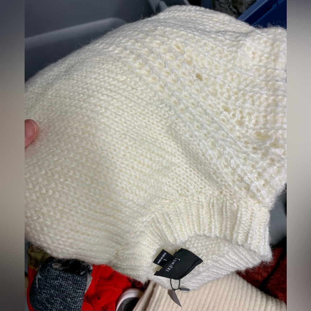 Beautiful sweater - Picture 7 of 8